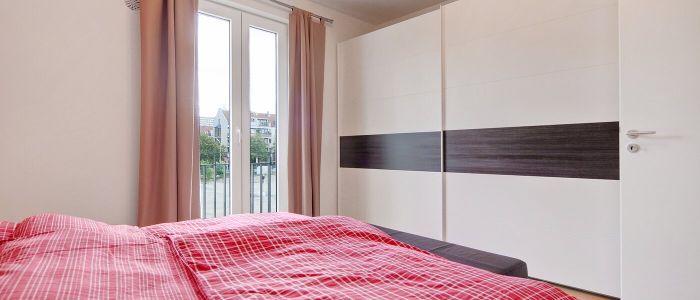 apartment München Schwabing-Nord (zw. Belgrad- & Leopoldstraße) 02 sleeping area 6335