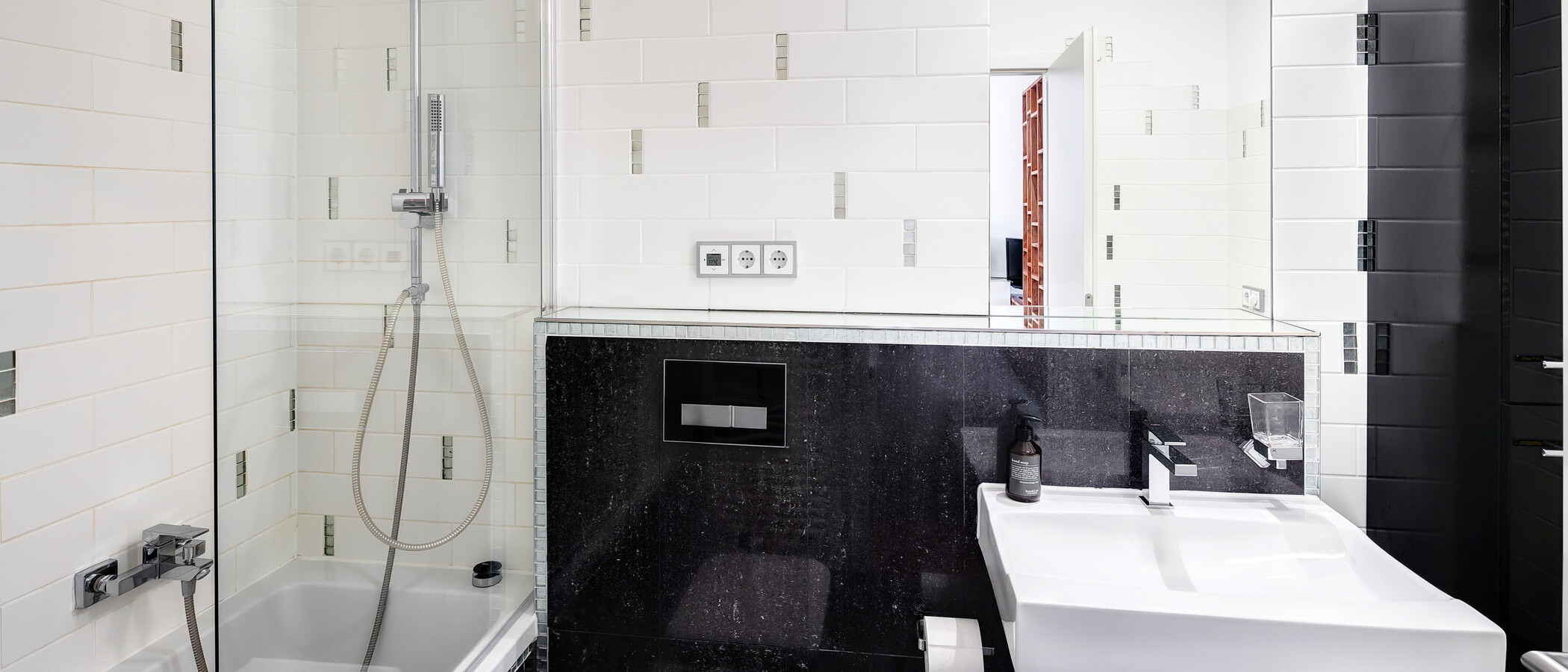 apartment München Glockenbachviertel 01 bathroom 6366