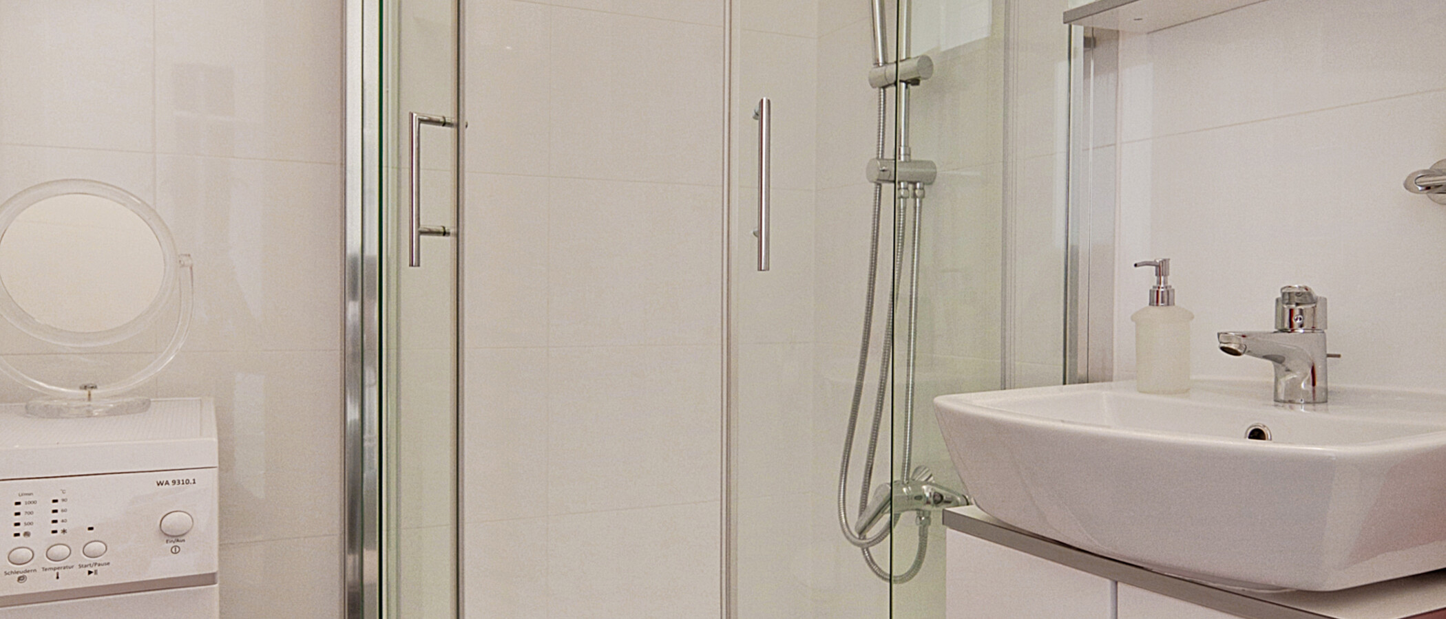 apartment München Schwabing-West 01 bathroom 6415