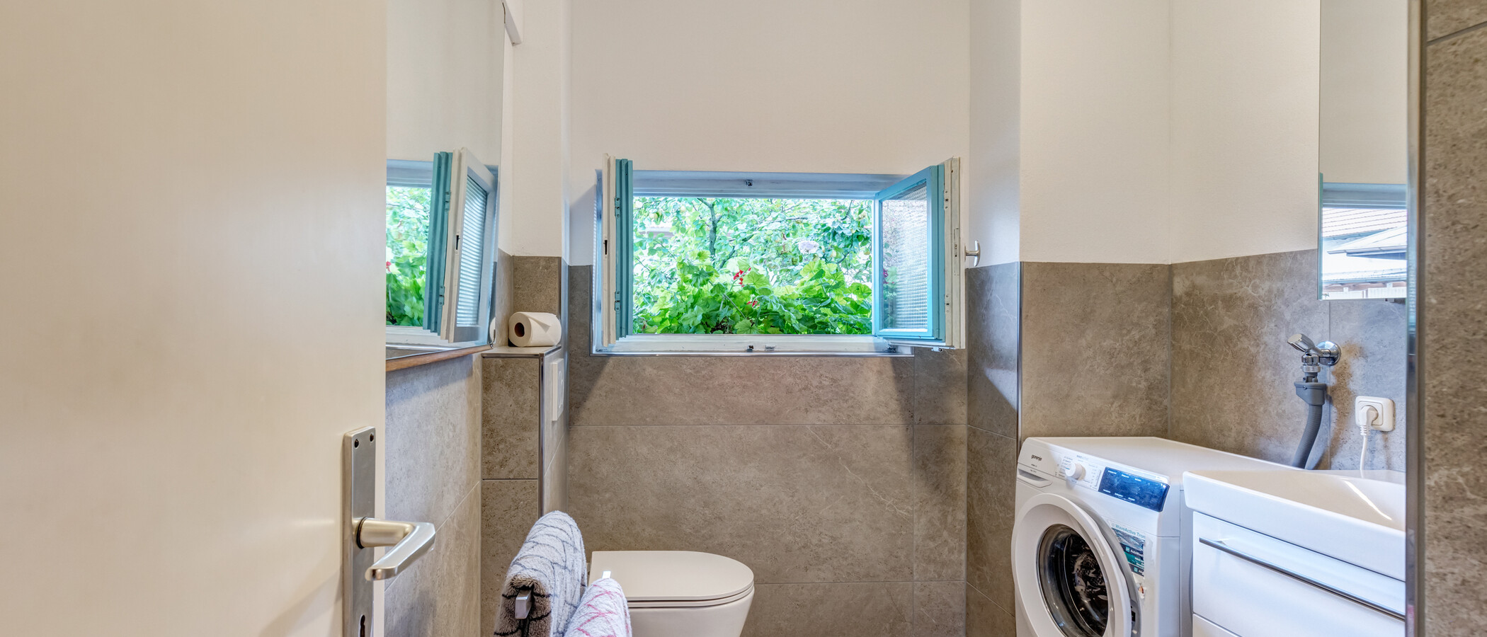 apartment Fahrenzhausen 01 bathroom 6417