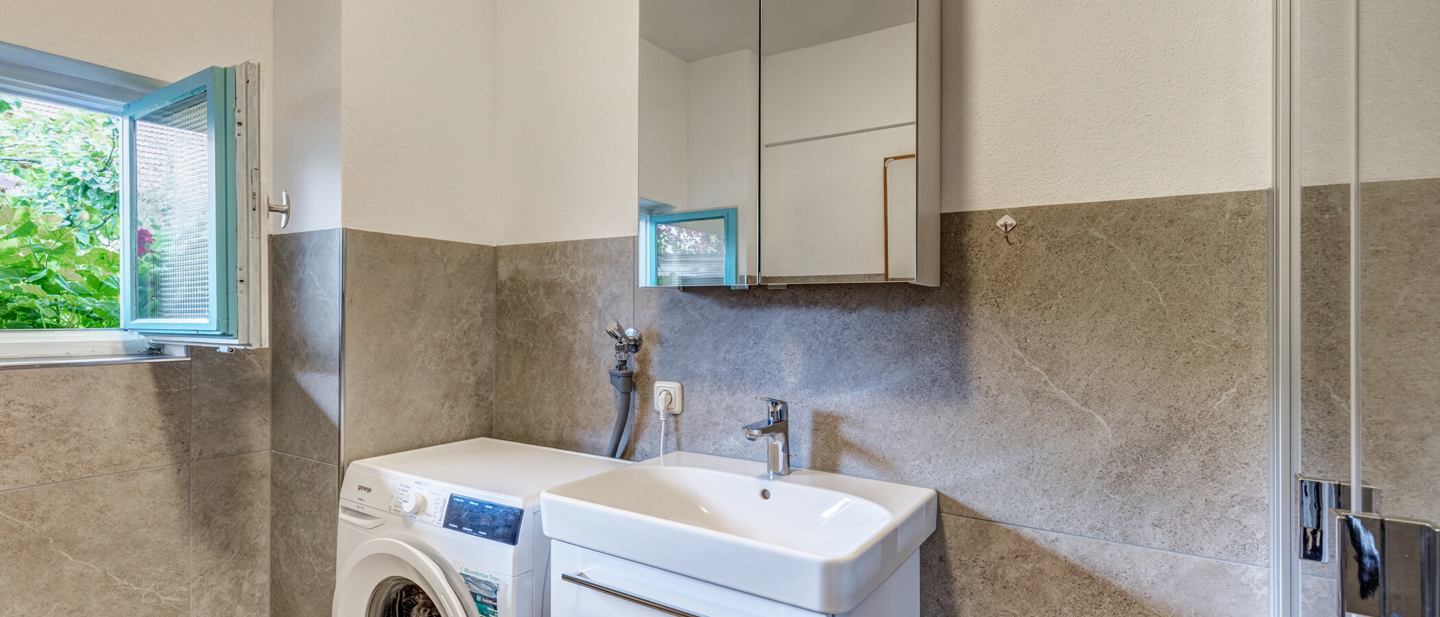 apartment Fahrenzhausen 02 bathroom 6417
