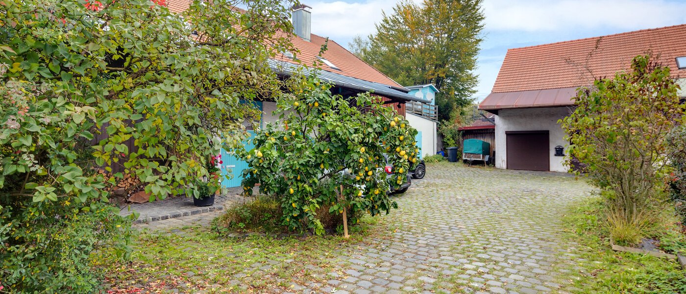 apartment Fahrenzhausen 01 inner courtyard  6417