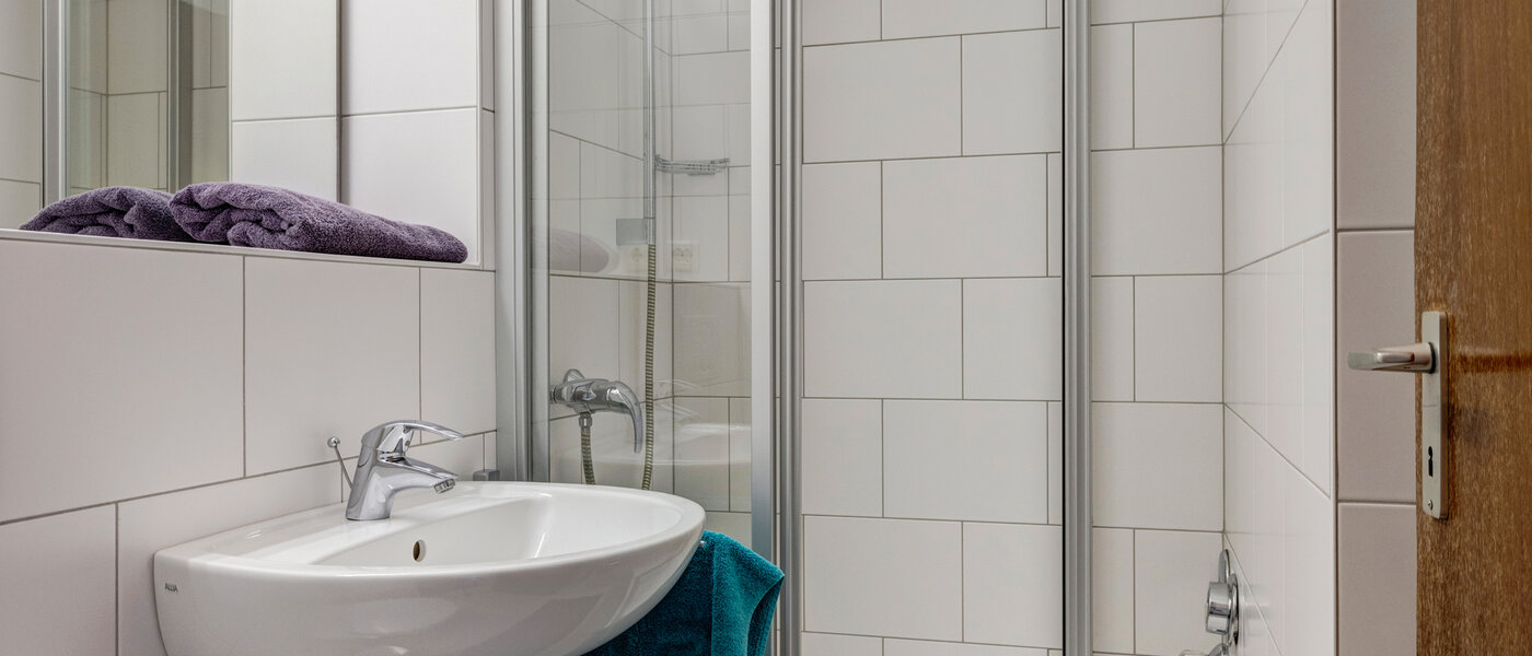 apartment München Neuhausen 01 bathroom 6444