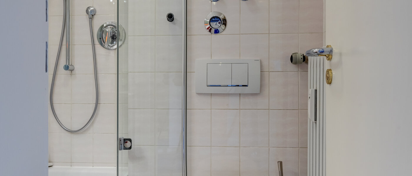 apartment München Schwabing-Nord (zw. Belgrad- & Leopoldstraße) 04 bathroom 6538