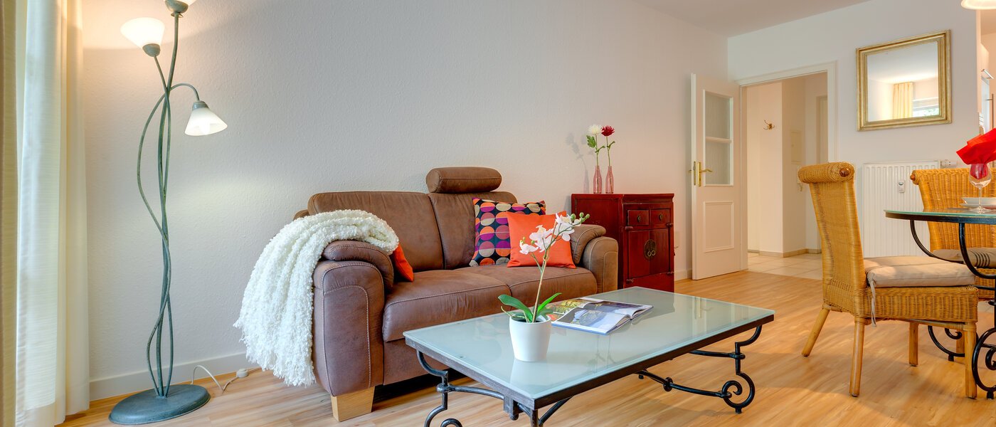 apartment with garden 	 München Neuhausen 03 living room 6555