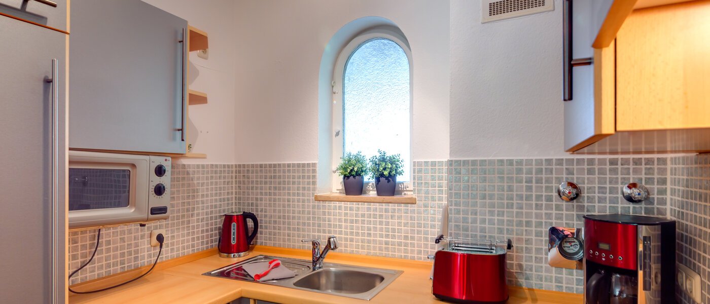 apartment with garden 	 München Neuhausen 01 kitchen 6555