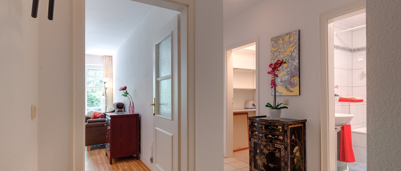 apartment with garden 	 München Neuhausen 01 hall 6555