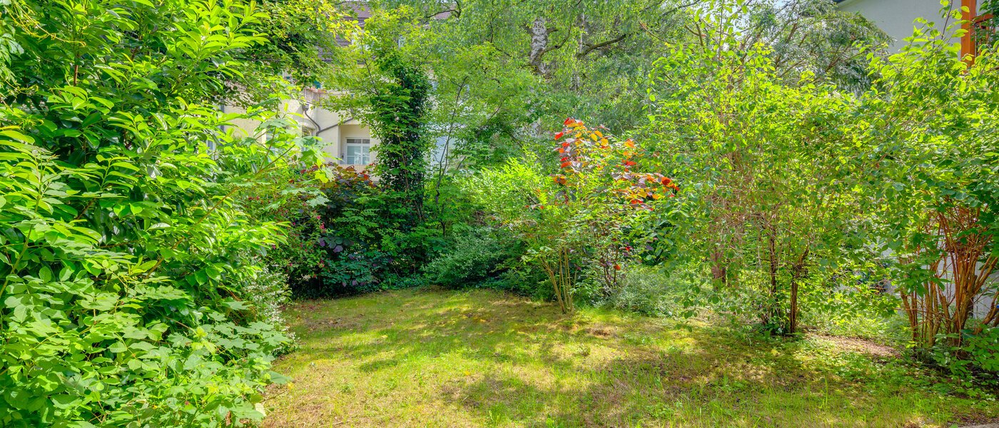 apartment with garden 	 München Neuhausen 03 garden 6555