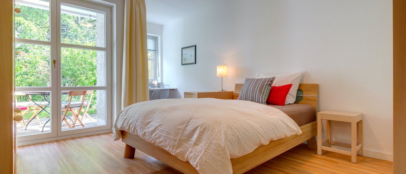 apartment with garden 	 München Neuhausen 01 sleeping area 6555