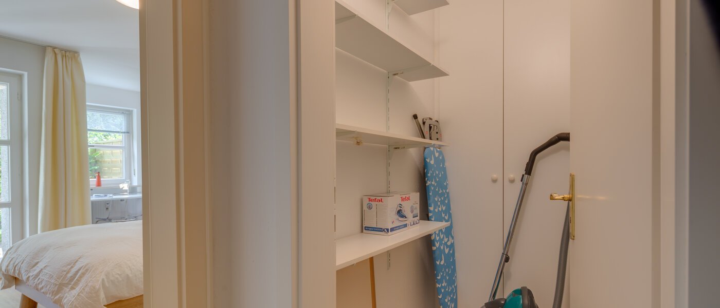 apartment with garden 	 München Neuhausen 01 storage room 6555