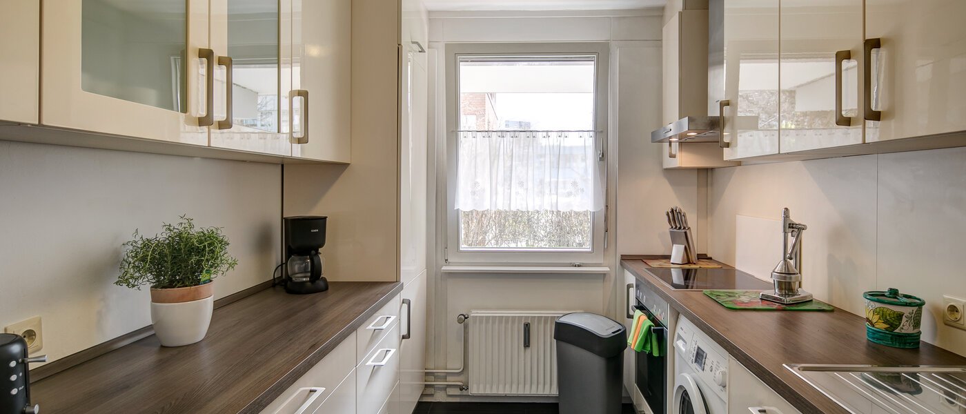 apartment München Arabellapark 01 kitchen 6561