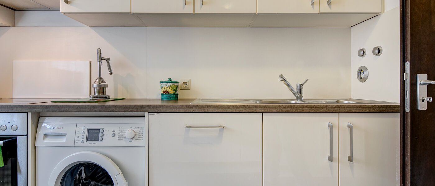 apartment München Arabellapark 02 kitchen 6561