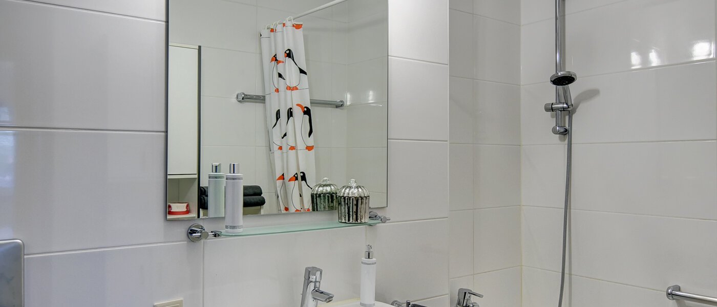 apartment München Arabellapark 02 bathroom 6561