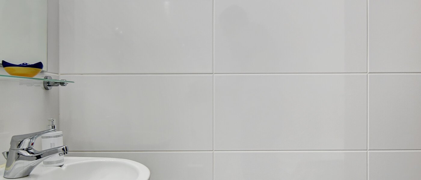 apartment München Arabellapark 02 separate toilet 6561