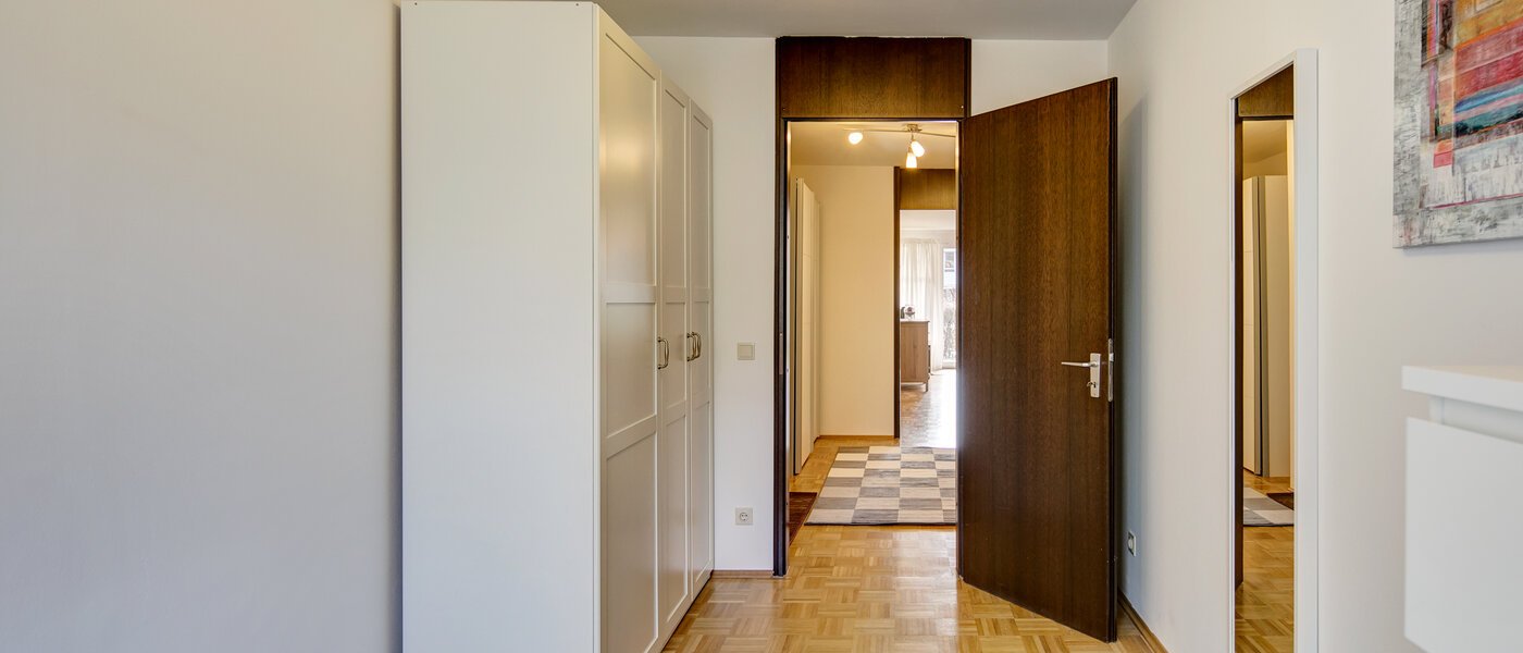 apartment München Arabellapark 03 2. bedroom 6561