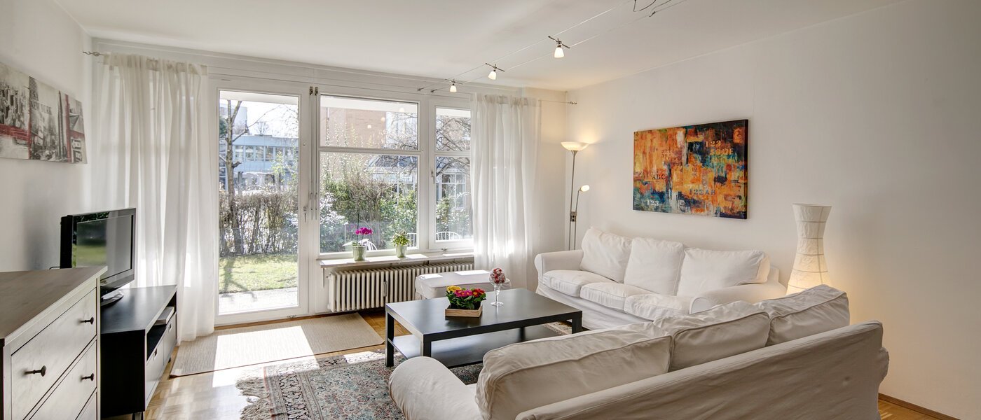 apartment München Arabellapark 01 living area 6561