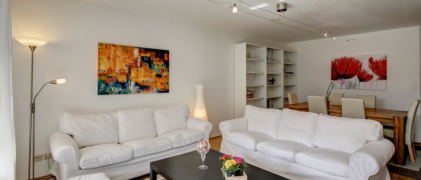 apartment München Arabellapark 03 living area 6561
