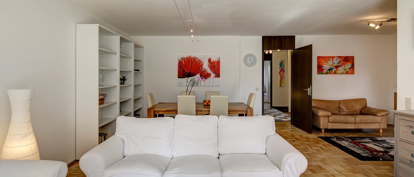 apartment München Arabellapark 04 living area 6561