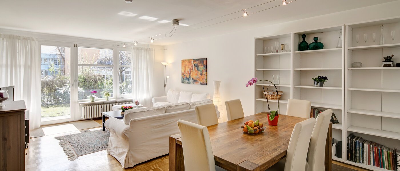 apartment München Arabellapark 05 living area 6561