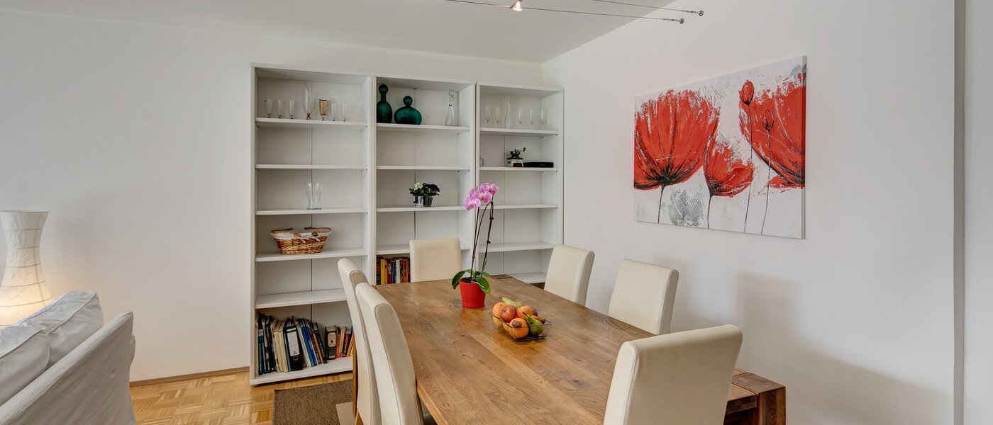 apartment München Arabellapark 06 living area 6561