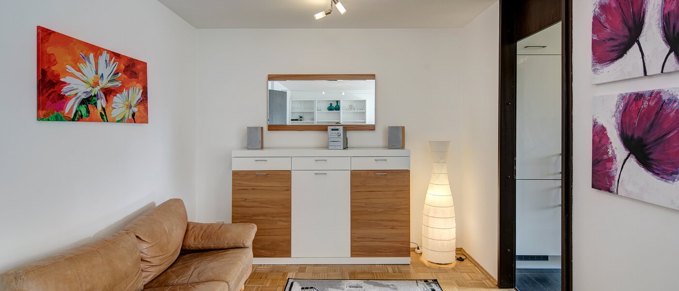 apartment München Arabellapark 08 living area 6561