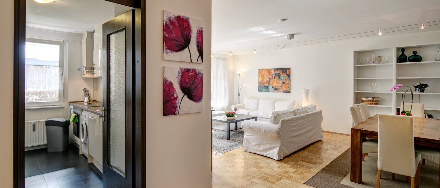 apartment München Arabellapark 09 living area 6561