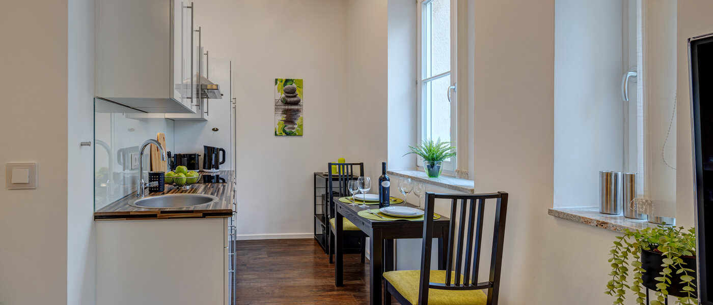 apartment München Neuhausen 02 kitchen 6646