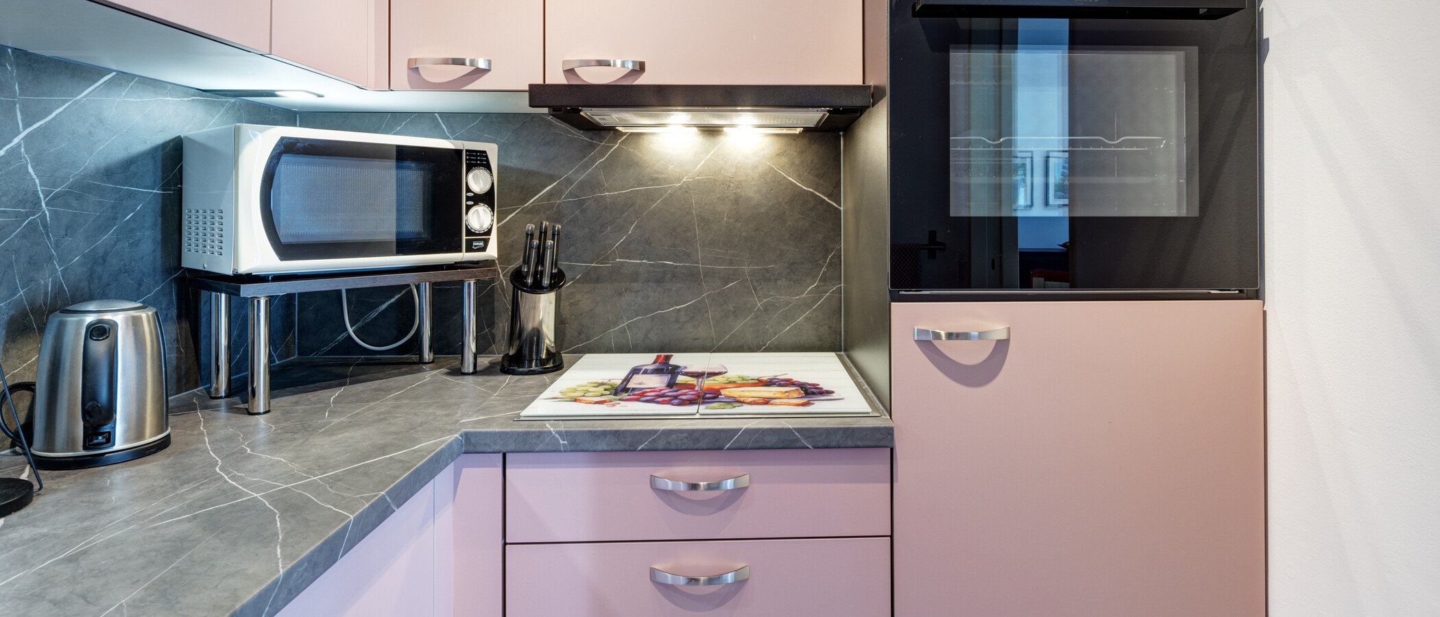 apartment with garden 	 München Neuhausen 02 kitchen 6696