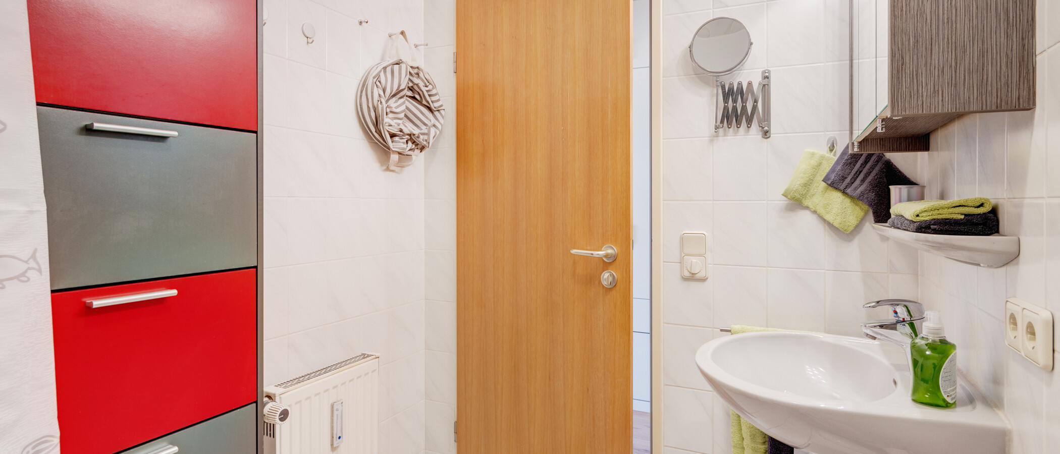 apartment with garden 	 München Neuhausen 02 bathroom 6696