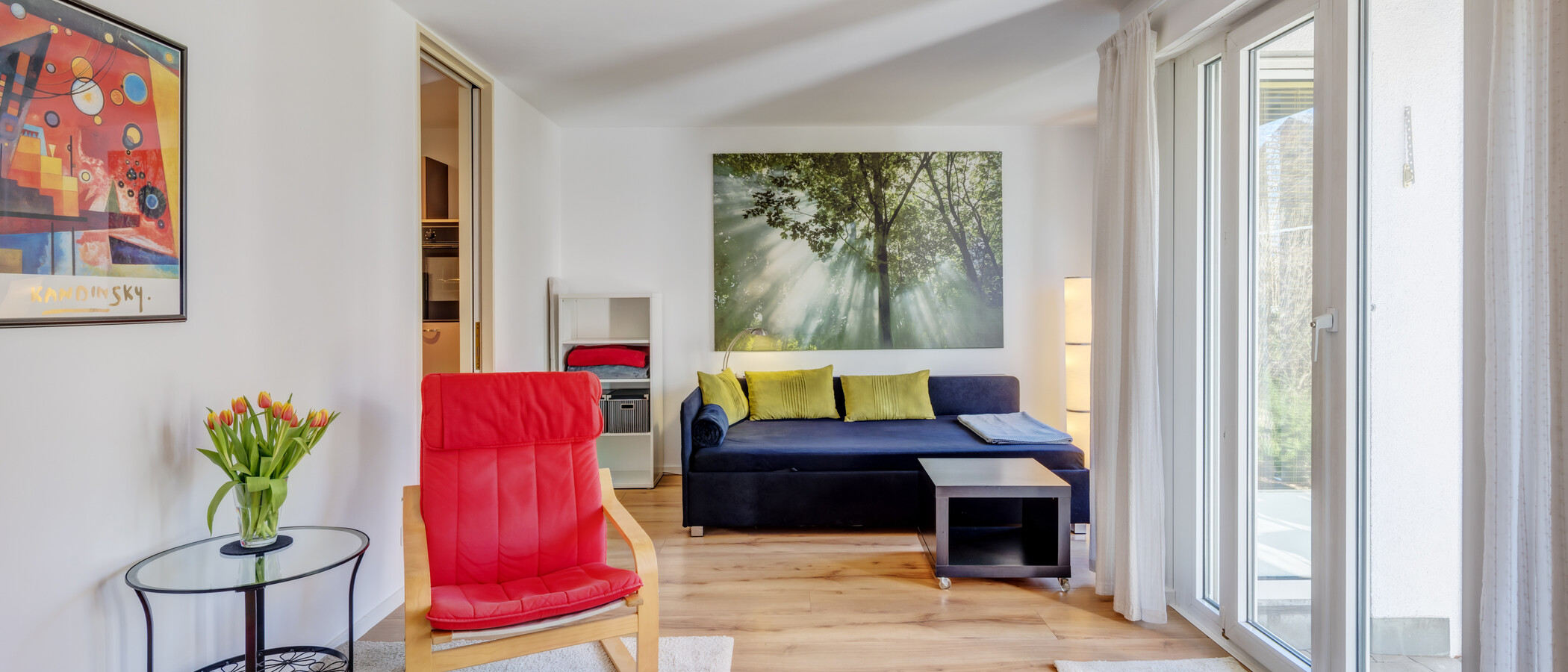 apartment with garden 	 München Neuhausen 01 living area 6696