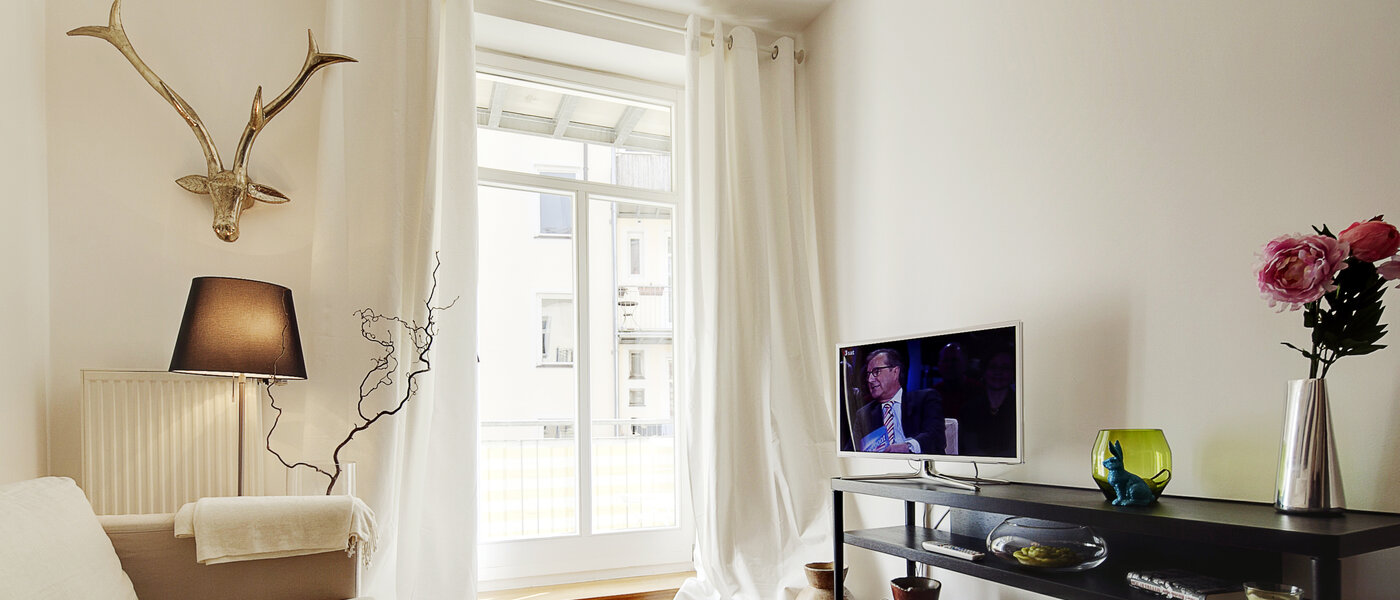 apartment München Neuhausen 02 living room 6715