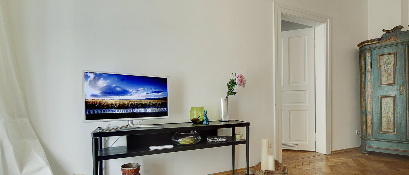 apartment München Neuhausen 03 living room 6715