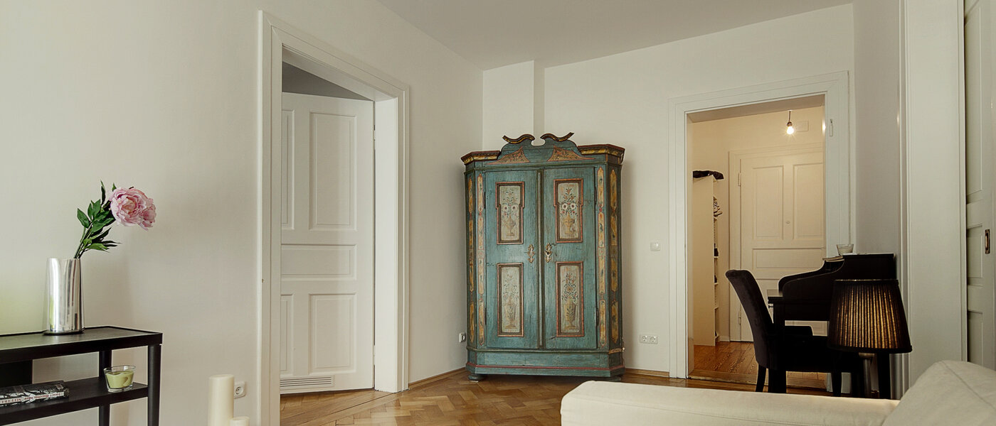 apartment München Neuhausen 04 living room 6715