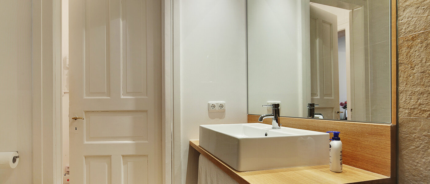 apartment München Neuhausen 01 bathroom 6715