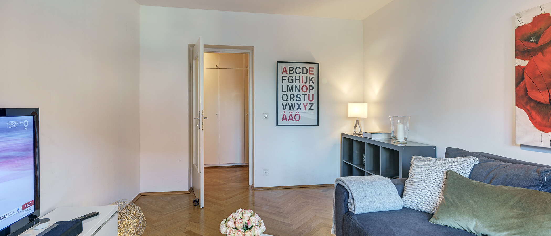 apartment München Schwabing-West (rund um den Bonner Platz) 03 living area 6724