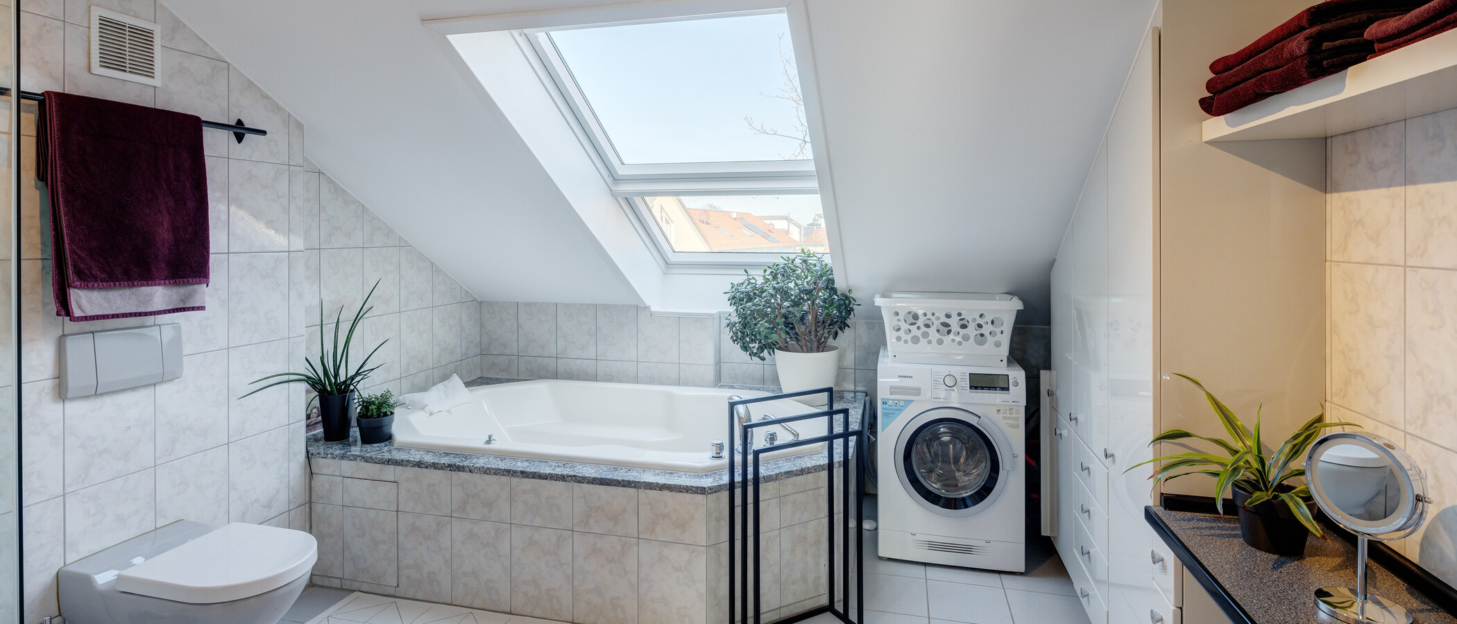 attic apartment Vaterstetten 01 bathroom 6726