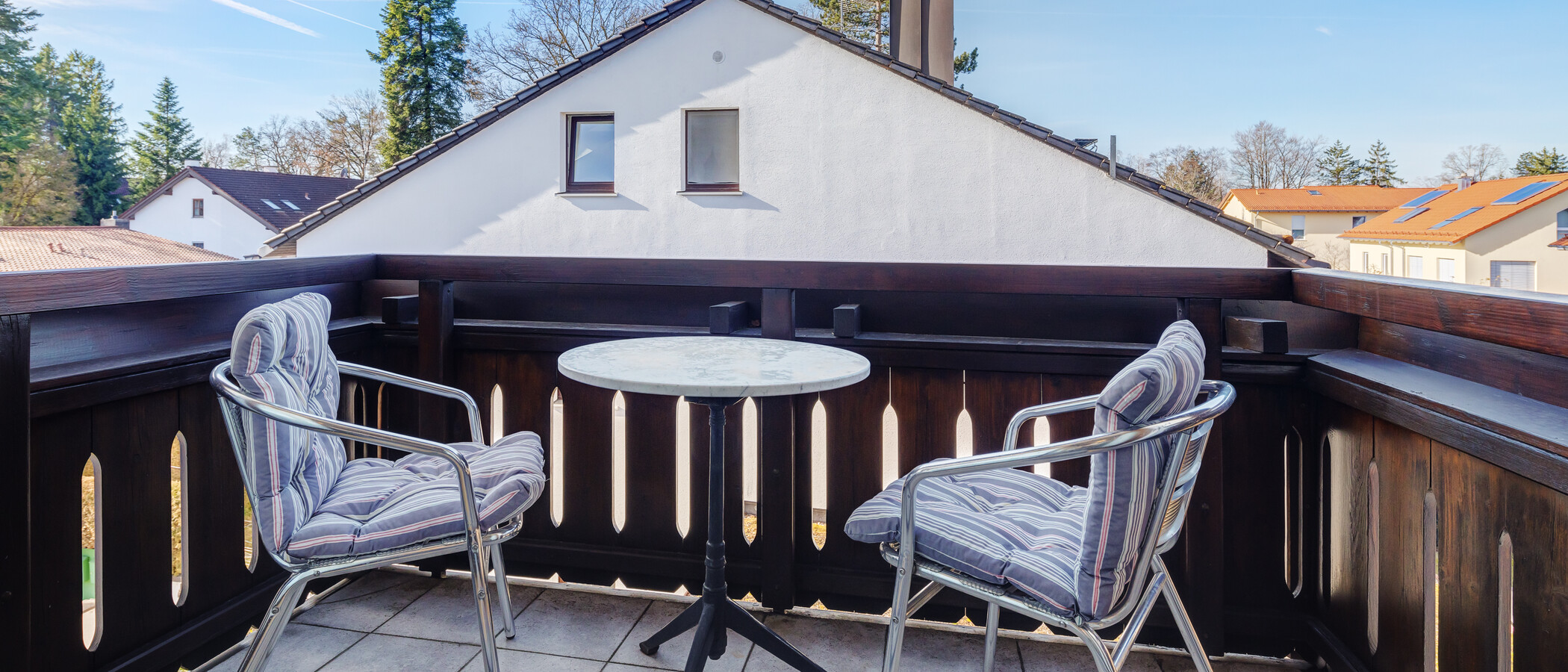 attic apartment Vaterstetten 01 1. balcony 6726