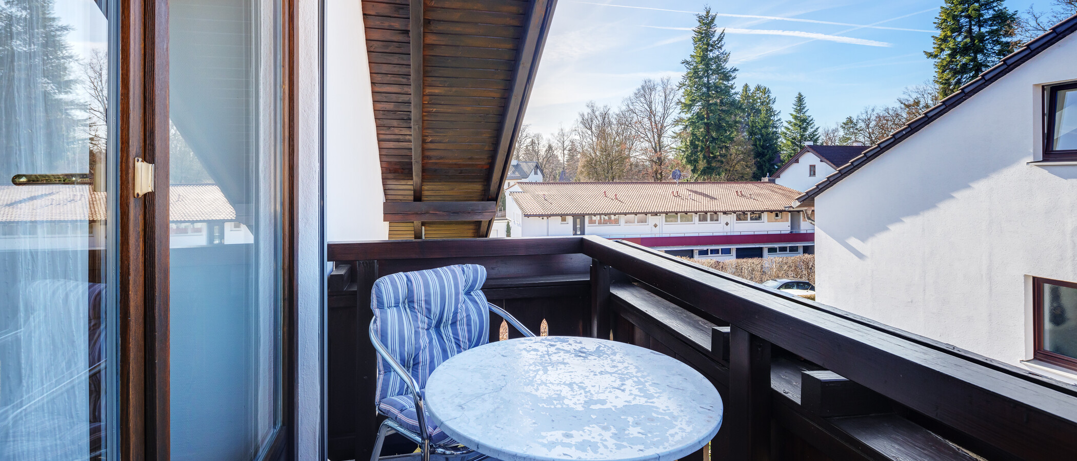 attic apartment Vaterstetten 02 1. balcony 6726