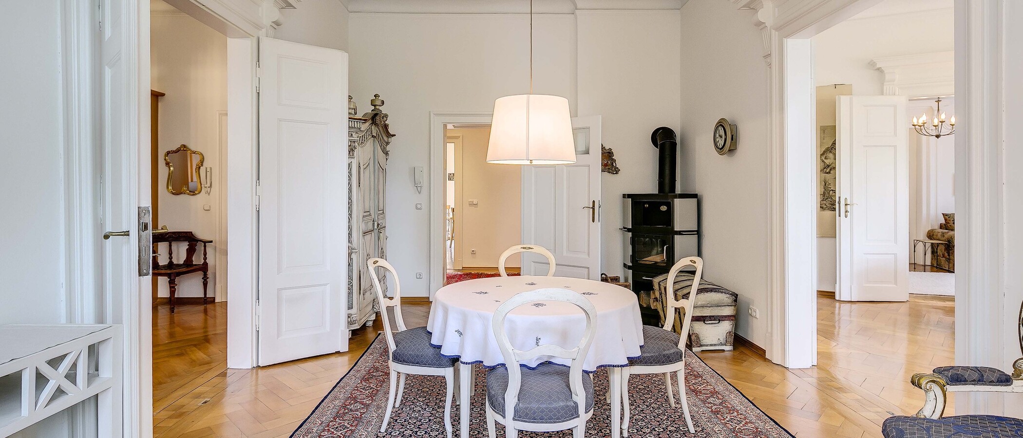 apartment München Altbogenhausen 01 dining room 681