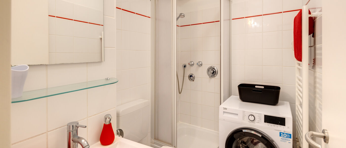 apartment München Glockenbachviertel 01 bathroom 6835