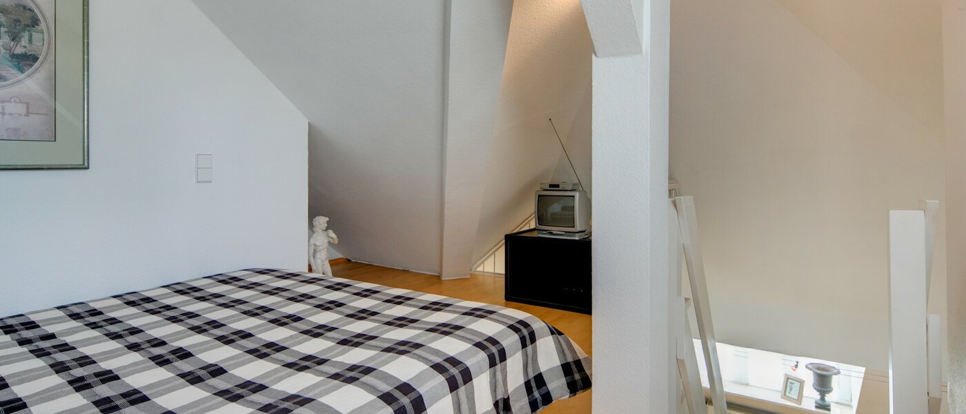 gallery apartment  München Nymphenburg 04 sleeping area 69