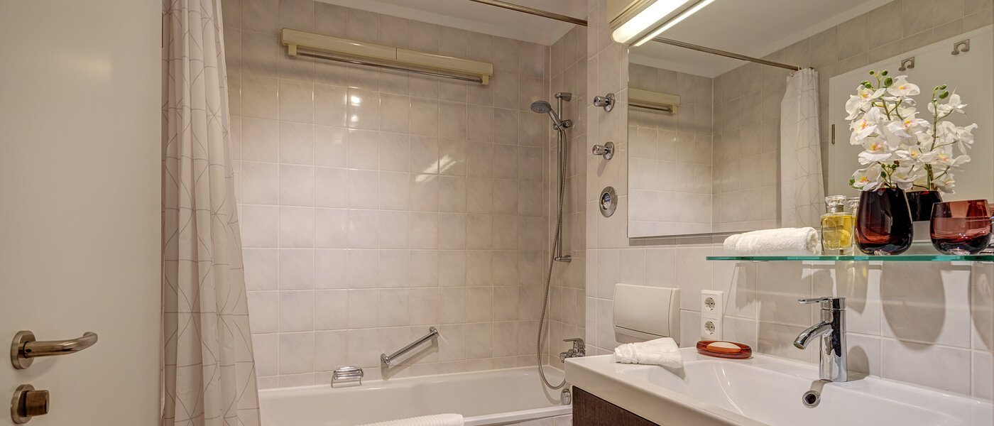 apartment München Bogenhausen 01 bathroom 6912