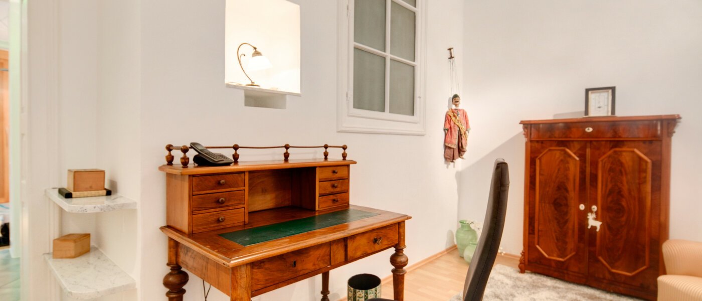 apartment München Glockenbachviertel 01 office area 6991