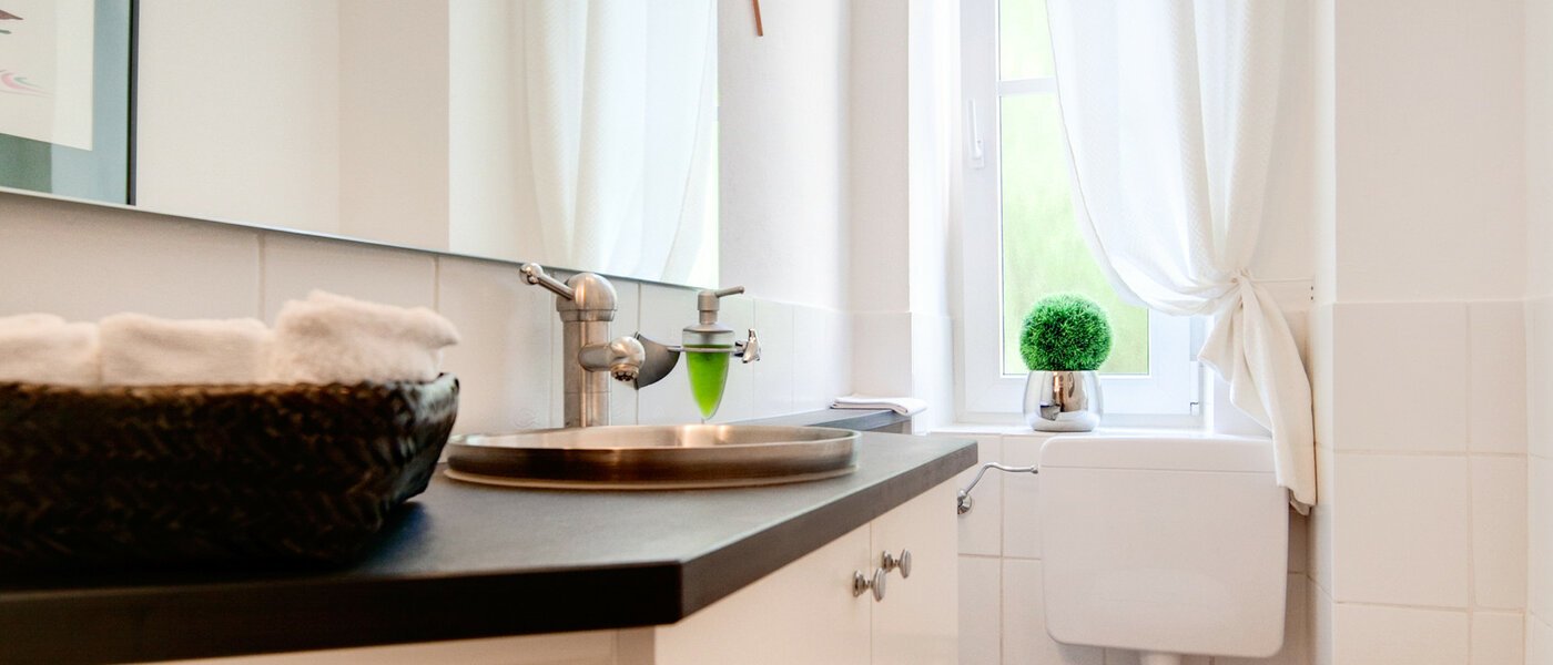 apartment München Glockenbachviertel 03 separate toilet 6991