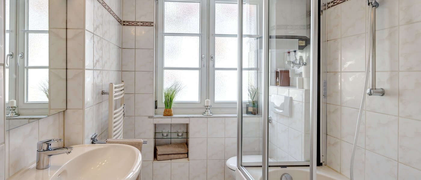 apartment München Schwabing 01 bathroom 7034