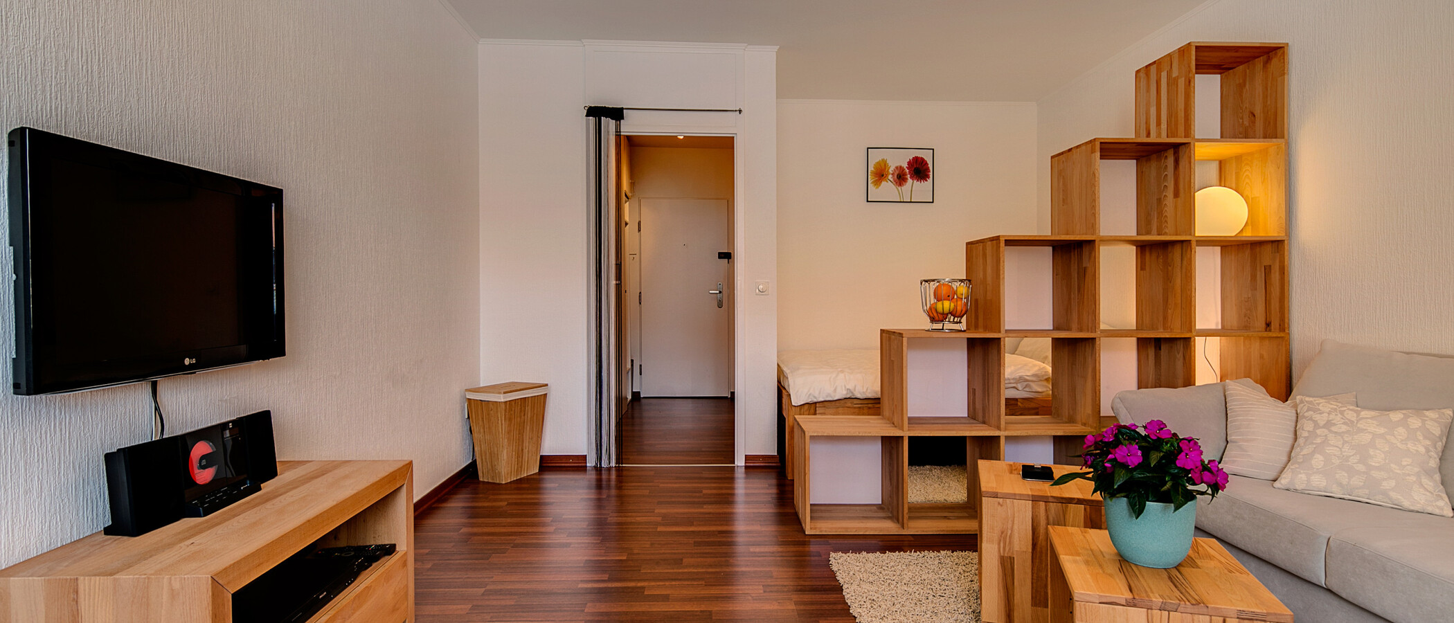 studio München Ludwigsvorstadt 04 living room 7070