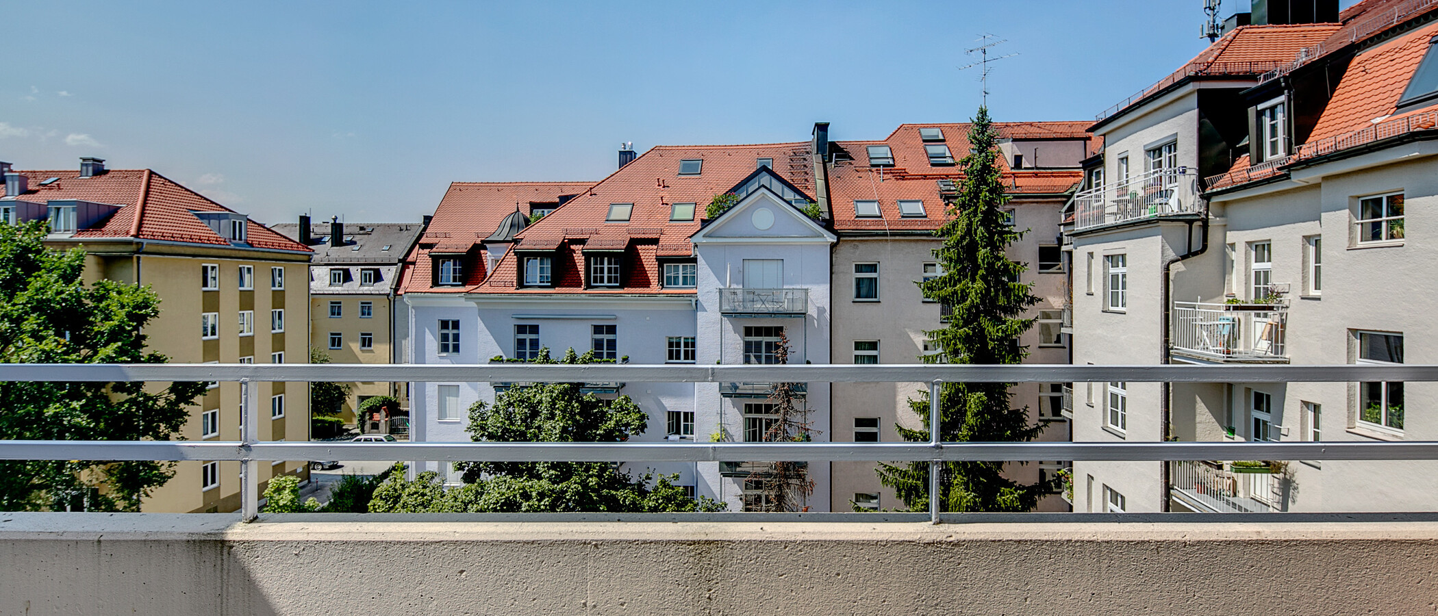 studio München Ludwigsvorstadt 03 balcony 7070