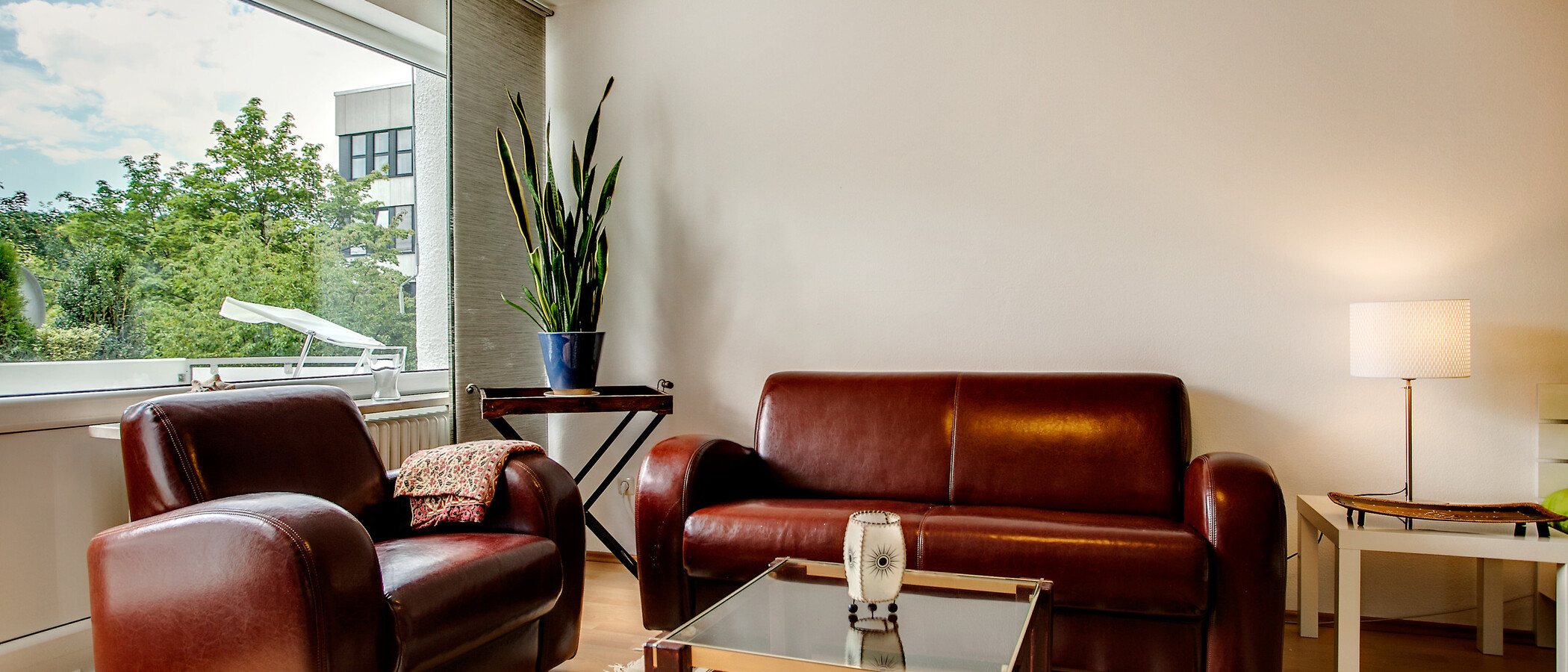 apartment München Arabellapark 01 living room 7076