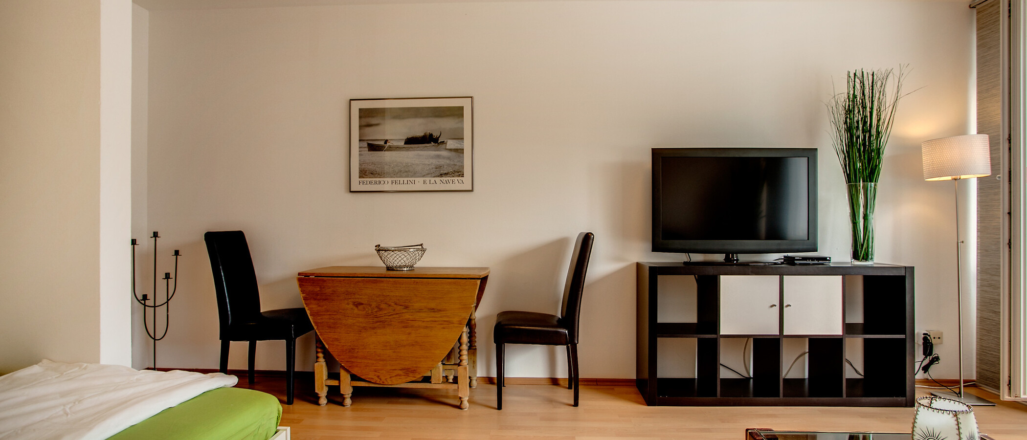 apartment München Arabellapark 02 living room 7076