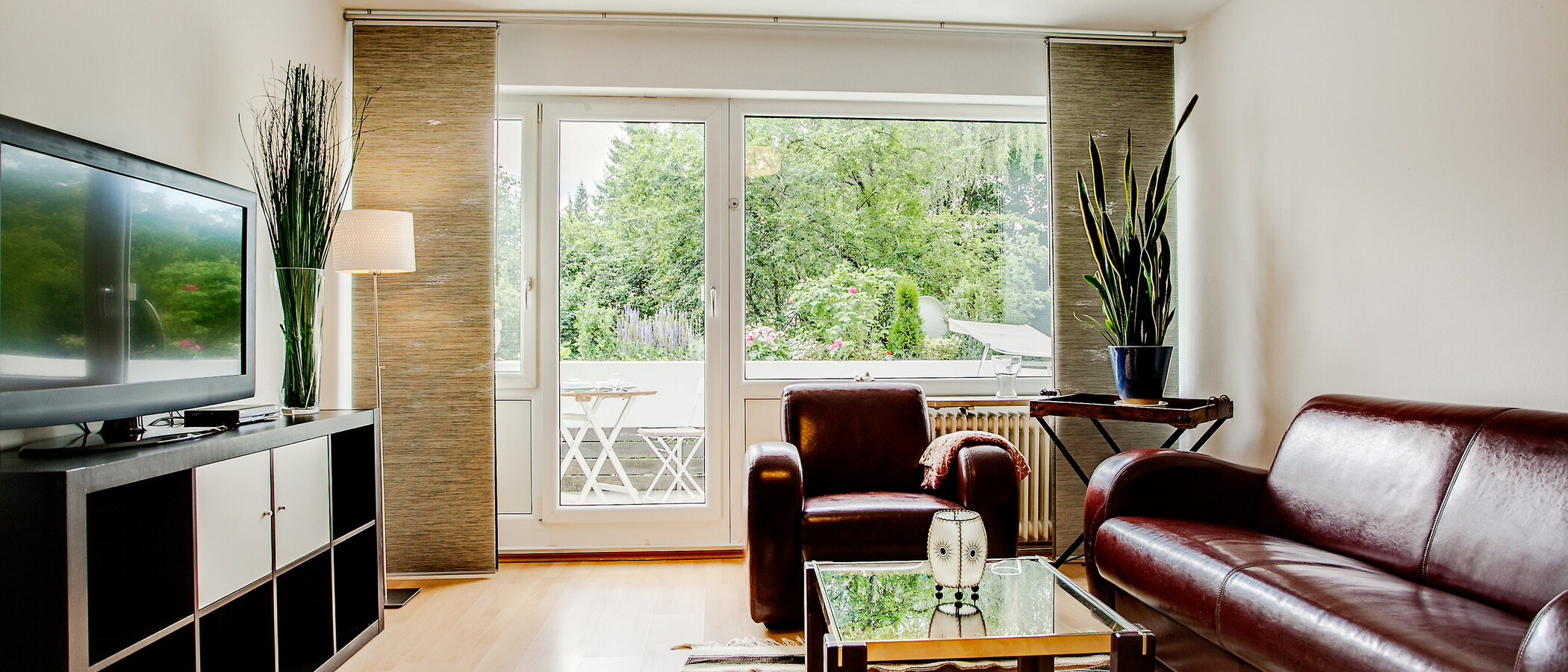 apartment München Arabellapark 04 living room 7076